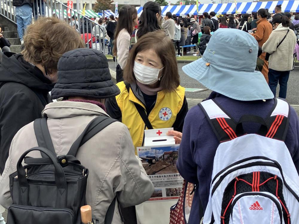 市民まつりでの募金活動