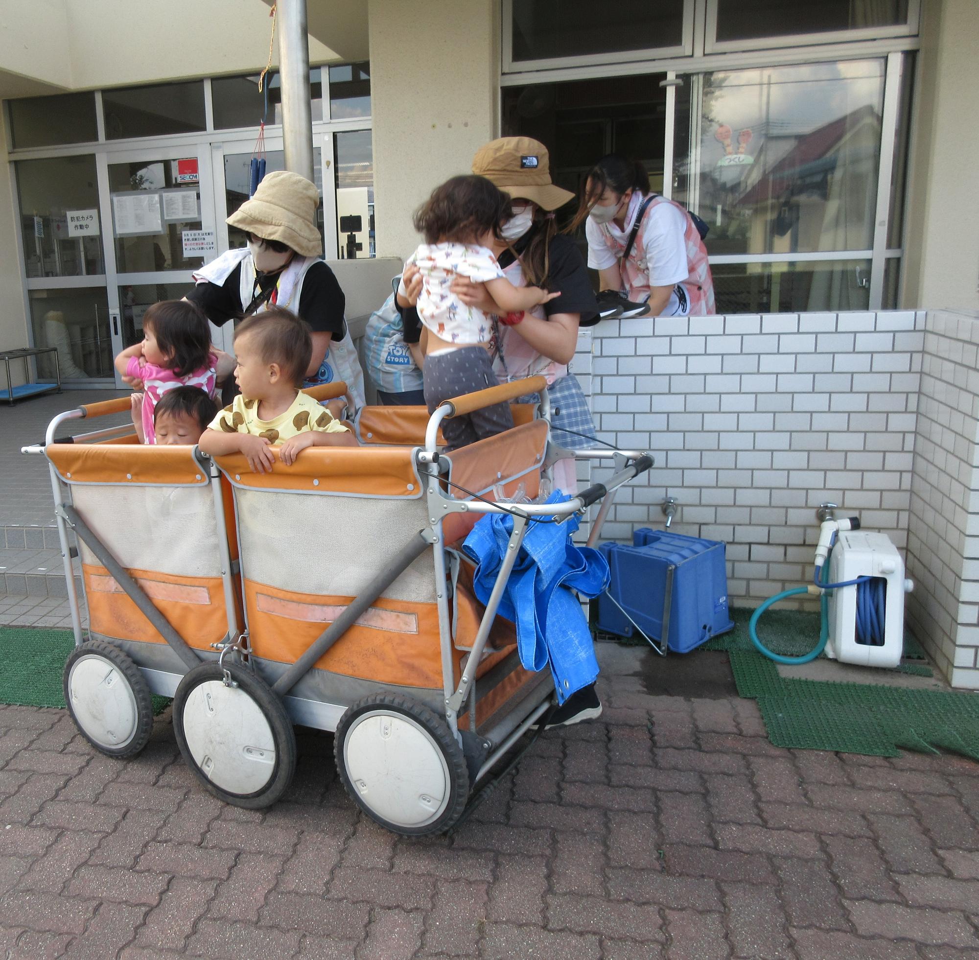 1歳児避難訓練の様子