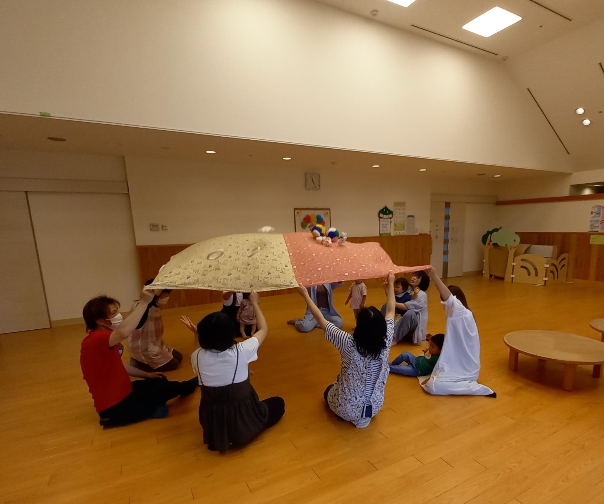 つくってあそぼう
