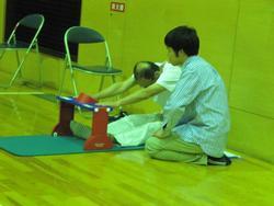 体力測定長座体前屈の写真