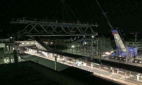 自由通路架橋