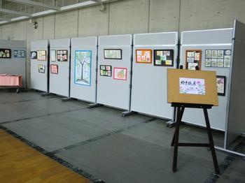 文化体育館「ひだかアリーナ」にある美術作品などの展示をしているミニギャラリーの写真