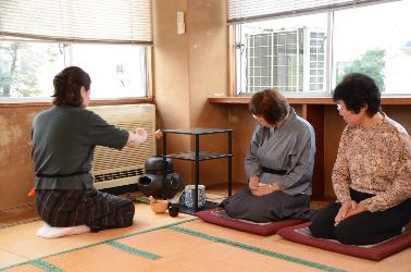表千家流のお点前を披露