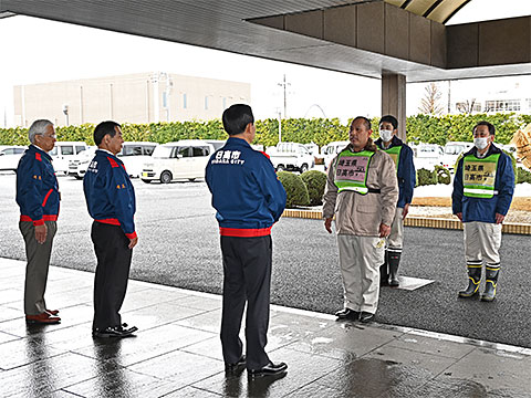 被災地への派遣職員が派遣にあたり決意表明を行う様子