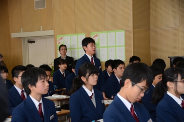 発言する生徒