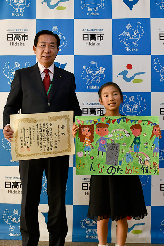 「公益財団法人明るい選挙推進協会会長・都道府県選挙管理委員会連合会会長賞」「埼玉県審査最優秀賞」を受賞した荒井柚穂さん