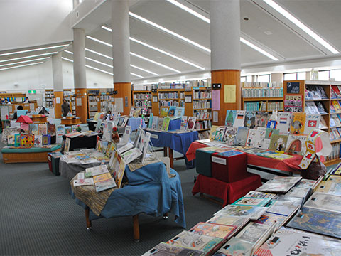 図書館は日高のまちの宝箱