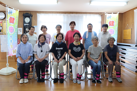 毎週水曜日に日高台自治会館で行っているくりくり元気体操に参加している皆さんの集合写真
