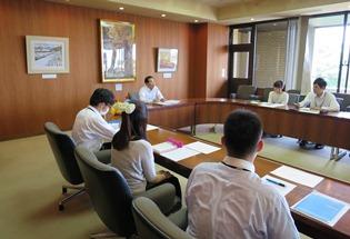 若手職員事業提案プロジェクトチームの委嘱の様子の写真2