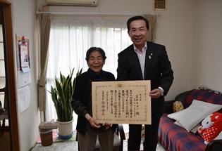 長寿者表敬訪問の様子の写真
