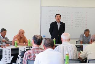 ソフトボール大会開会式の様子の写真
