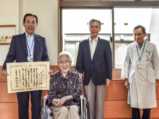 長寿のお祝い訪問の写真