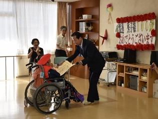 長寿のお祝い訪問の写真