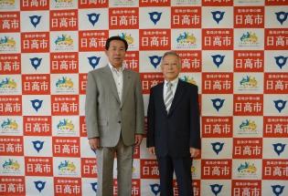 早川康弘さんが瑞宝双光章を受章したときの様子の写真