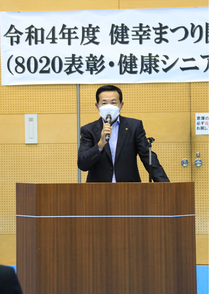 令和4年度 健幸まつりであいさつをする谷ヶ崎市長