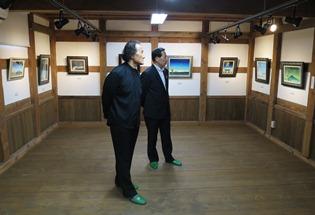 油彩画展の様子の写真1