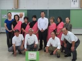 「市長と話そう!ふれあいトーク」で、高麗公民館で活動されている「おもとクラブ」の記念撮影の写真