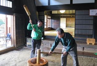 お餅つきの写真1