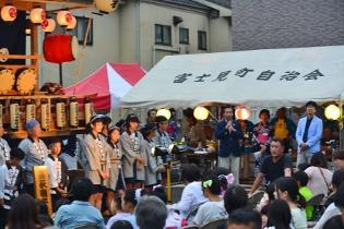 夏まつり高萩ばやしの冒頭の挨拶の様子の写真