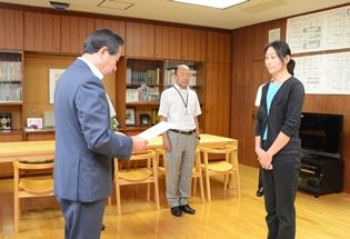 教育委員会委員任命式の写真1