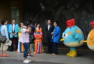 テレビ取材の様子の写真