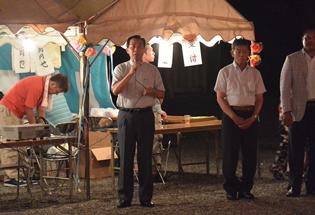 高麗神社境内で開催された、納涼民謡踊り大会の挨拶の写真