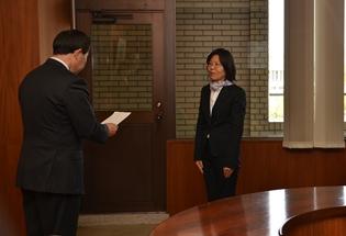 ひだか男女共生会議の委嘱状交付式の写真1