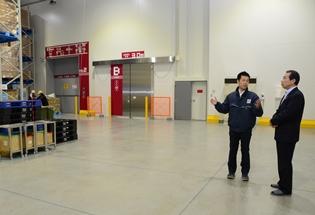 市長の企業見学の写真2