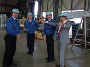 市長の企業見学の写真