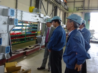 市長の企業見学の写真