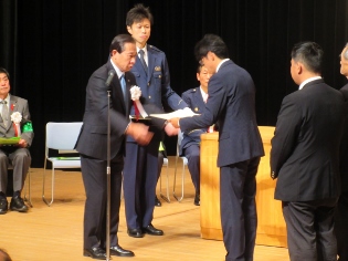 飯能地区地域安全暴力排除推進大会表彰式の写真