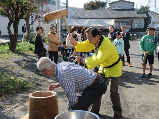 高萩公民館文化祭市長もちつき写真