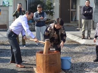 鹿山上区文化祭市長もちつきの写真