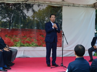 曼珠沙華オープニングセレモニー市長あいさつの写真