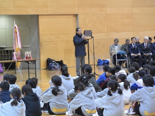 日高市長杯争奪ミニバスケットボール大会市長あいさつの写真