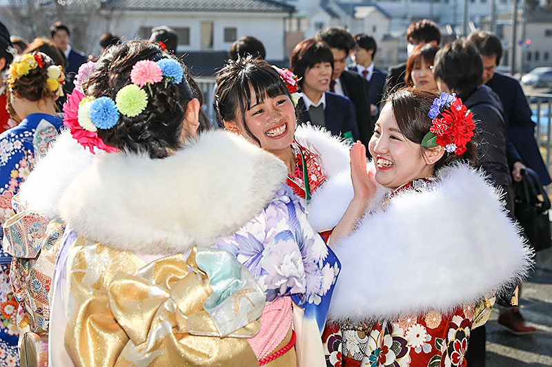 談笑する新成人