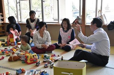 ひよこルームにおけるふれあいトークの写真1