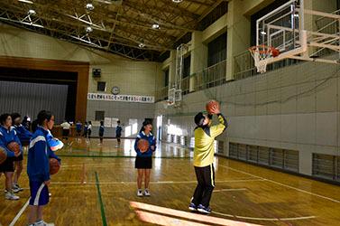 高根中学校の部活動の様子の写真1
