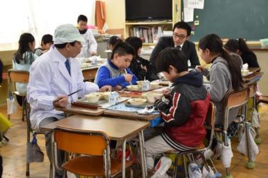 市長の給食当番の写真3