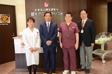 受付前で記念写真