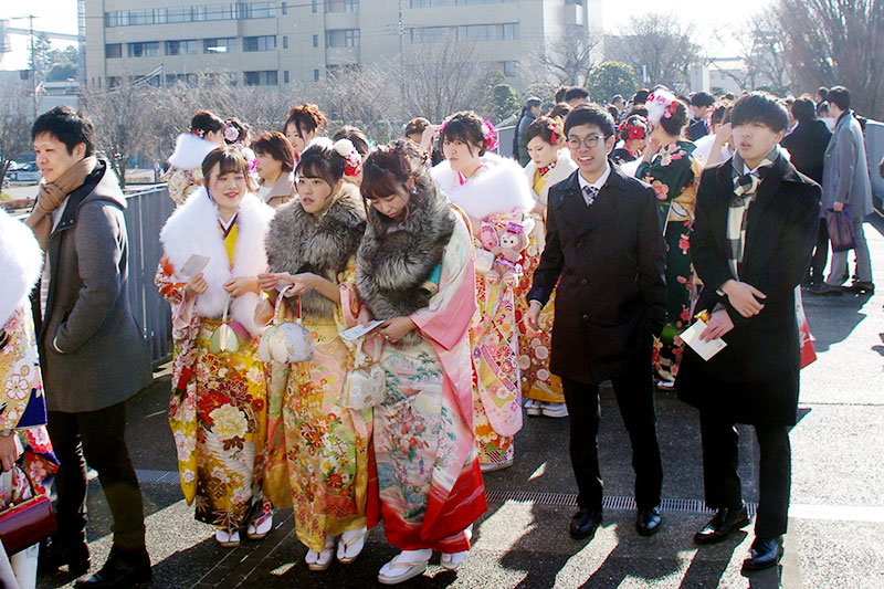 会場へ向かう新成人