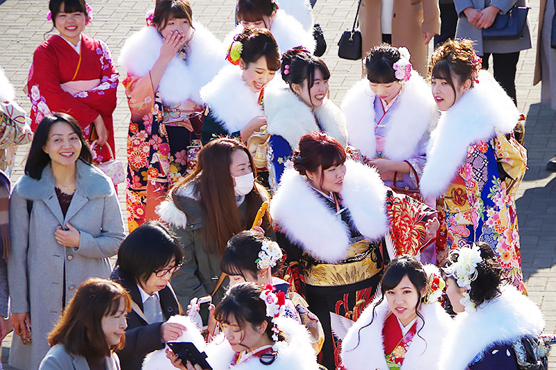 会場へ向かう新成人2