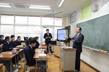市長と生徒の質疑応答の様子の写真4