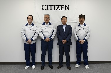 会議室でで記念写真