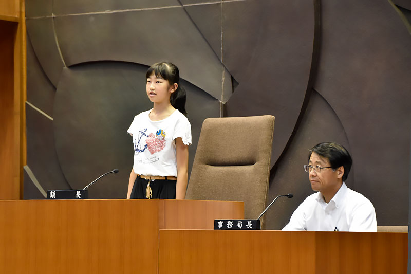 議長を務める子ども議員