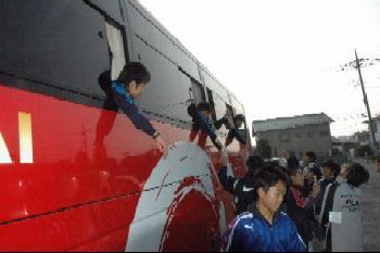 代表選手団帰国の様子の写真