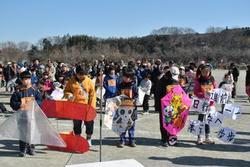 凧揚げ大会の中学生以下の部の様子の写真2