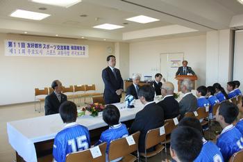 慰労のことばを述べられる谷ケ崎市長の写真