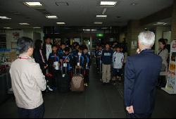 日高市役所での歓送の写真1