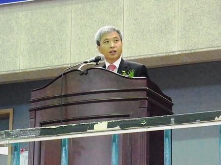 あいさつをされる烏山市長様の写真